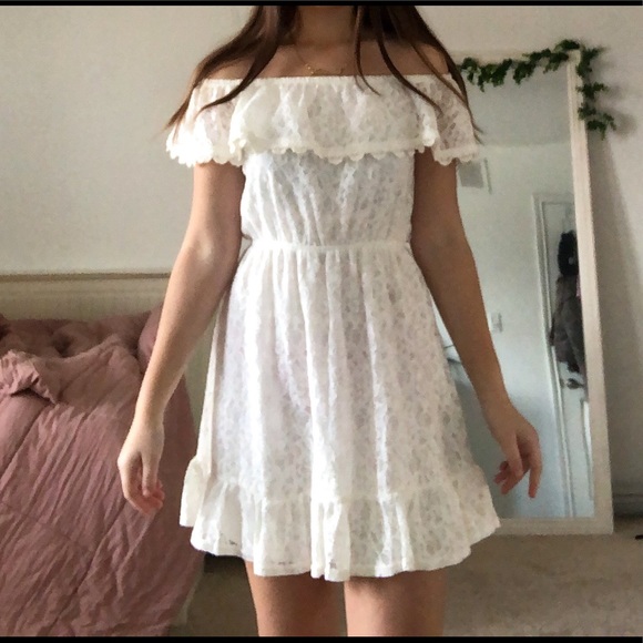 White lace dress - Picture 4 of 4
